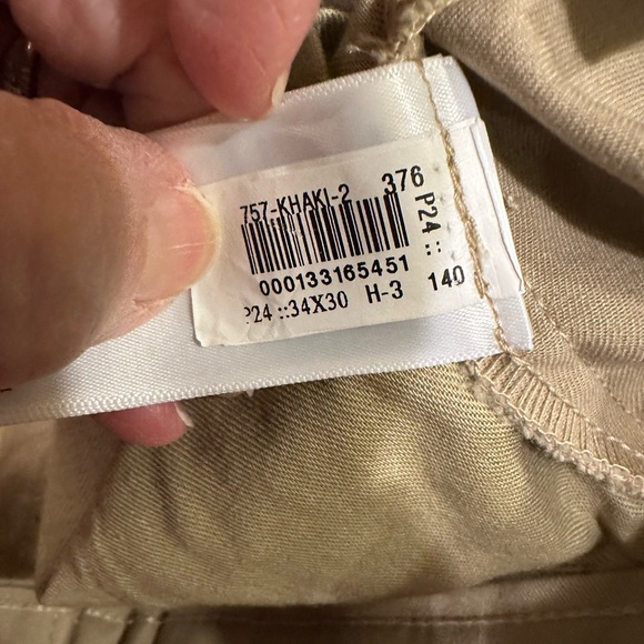 Men’s GAP Khaki Relaxed Fit Pants NWT 34x30 Work Classic Casual Weekend Cotton - Picture 3 of 10